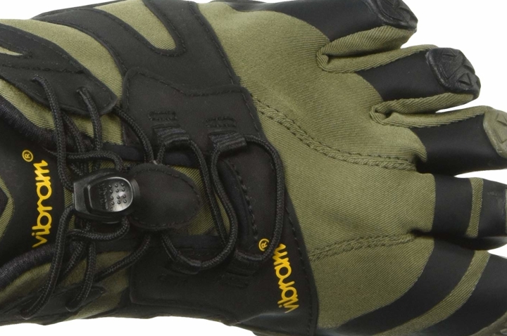 Vibram FiveFingers V-Trail stretchy and breathable